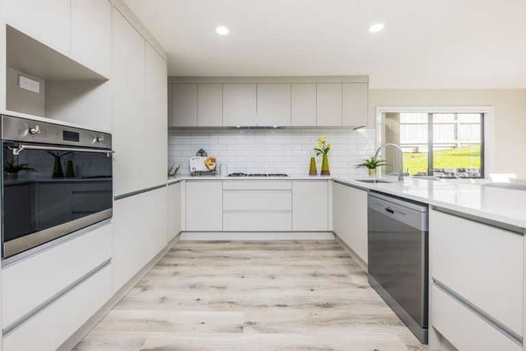 Photo of property in 21 Parkhaven Drive, Rosehill, Papakura, 2113