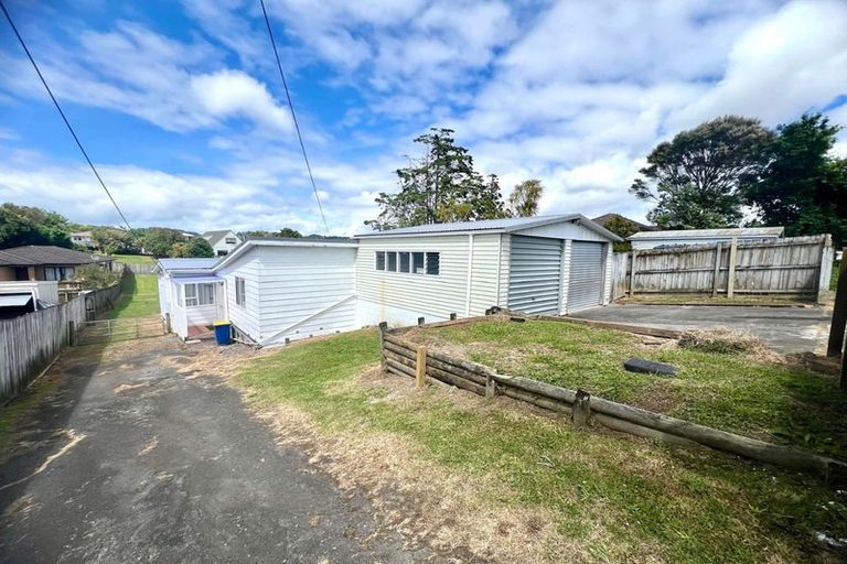 Photo of property in 16 Savoy Road, Glen Eden, Auckland, 0602