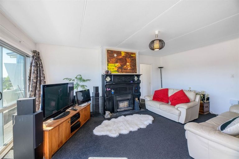 Photo of property in 4 Marie Crescent, Te Atatu South, Auckland, 0610