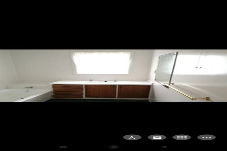 Photo of property in 3/69 Royal View Road, Te Atatu South, Auckland, 0610