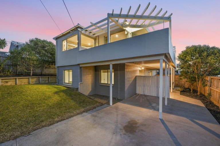 Photo of property in 1/22 Rothesay Bay Road, Rothesay Bay, Auckland, 0630