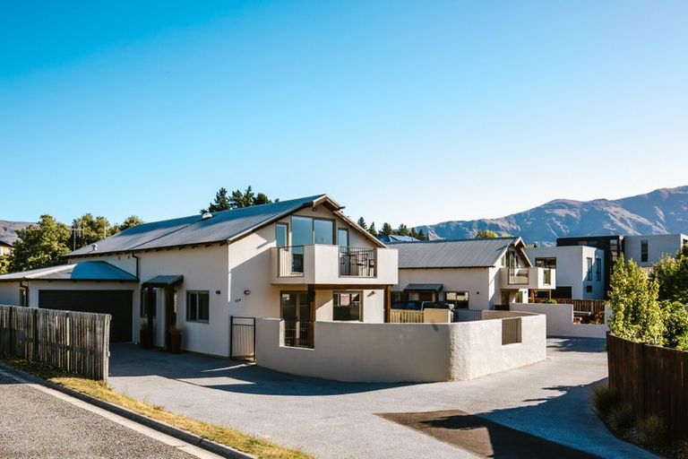 Photo of property in 17a Mataraki Place, Wanaka, 9305