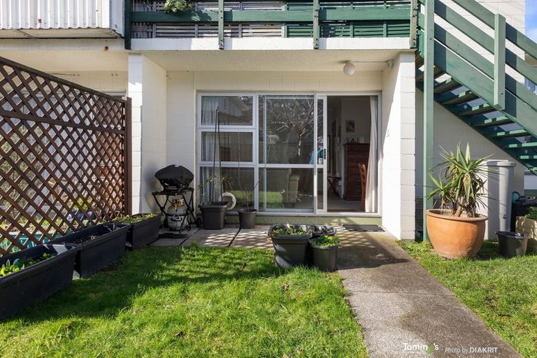 Photo of property in 10/154f Onepu Road, Lyall Bay, Wellington, 6022