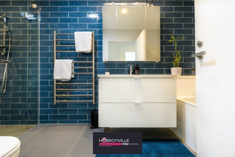 Photo of property in 21 Isitt Road, Hobsonville, Auckland, 0616