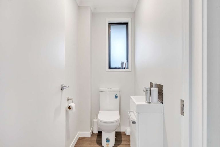 Photo of property in 27 Discovery Place, Marfell, New Plymouth, 4310