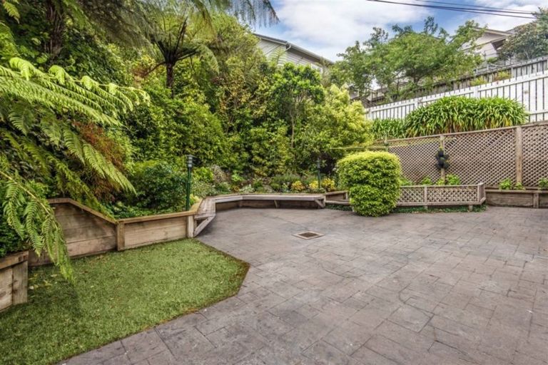 Photo of property in 6 Kamla Way, Khandallah, Wellington, 6035