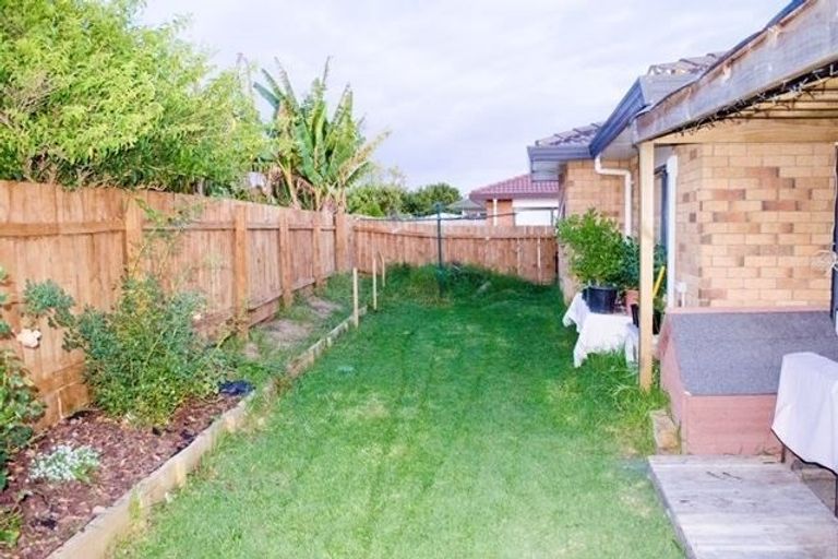 Photo of property in 8 Sid Place, Mangere, Auckland, 2022