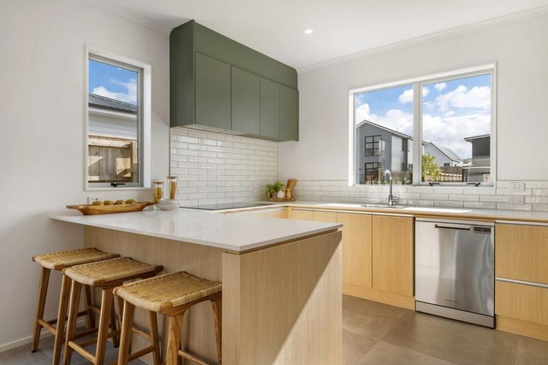 Photo of property in 11 Owen Chapman Drive, Red Beach, 0932