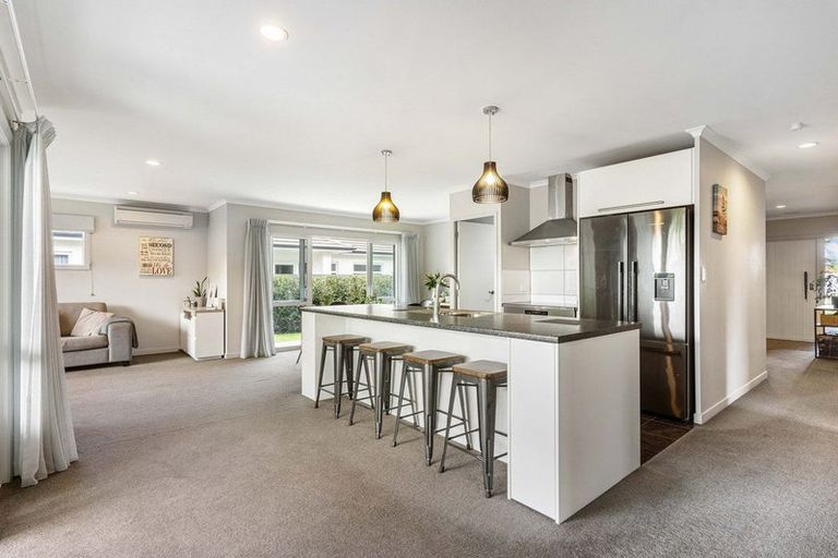Photo of property in 18 Excelsa Place, Papamoa Beach, Papamoa, 3118