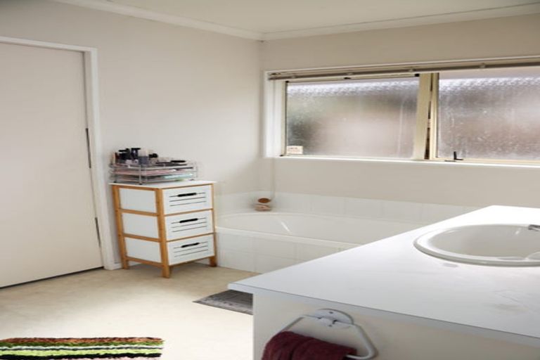 Photo of property in 14b Rosberg Place, Mount Maunganui, 3116