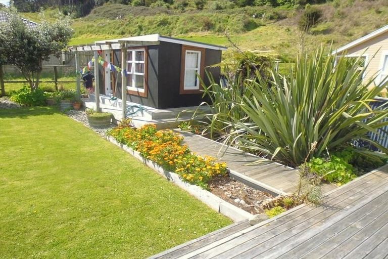 Photo of property in 7 Poneke Drive, Waikanae, 5036