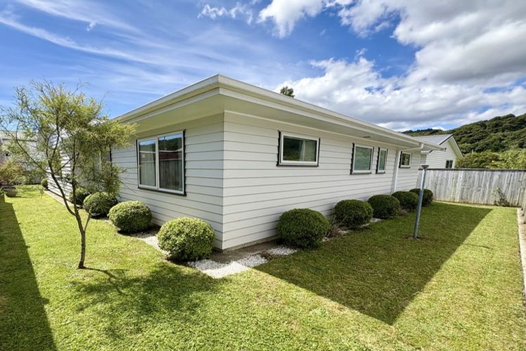 Photo of property in 2/77 Main Road, Wainuiomata, Lower Hutt, 5014