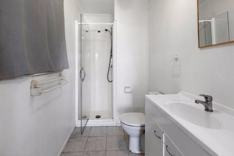 Photo of property in 35 Bayview Road, Browns Bay, Auckland, 0630
