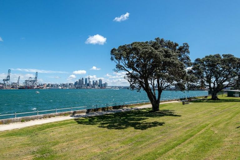 Photo of property in 28 Queens Parade, Devonport, Auckland, 0624