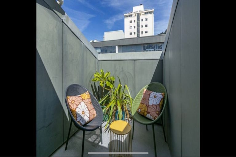 Photo of property in Metro Apartments, 18/220 Thorndon Quay, Pipitea, Wellington, 6011