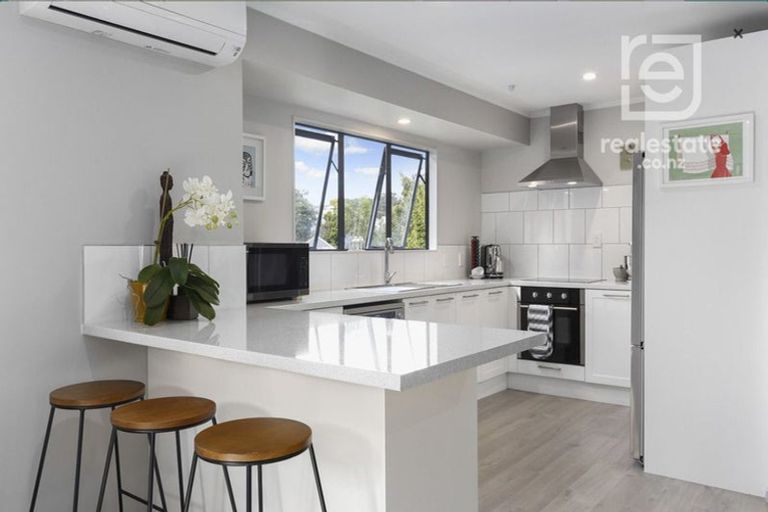 Photo of property in 17 Longview Rise, Massey, Auckland, 0614