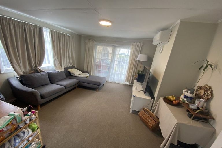 Photo of property in 47 Luckens Road, West Harbour, Auckland, 0618
