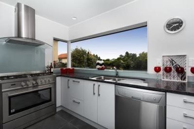 Photo of property in 6 Glucina Avenue, West Harbour, Auckland, 0618