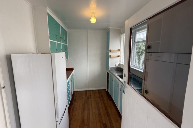 Photo of property in 24 Banks Street, Marfell, New Plymouth, 4310