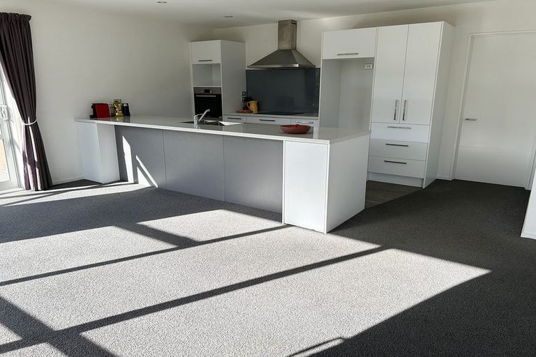 Photo of property in 8 Oakdene Place, Halswell, Christchurch, 8025