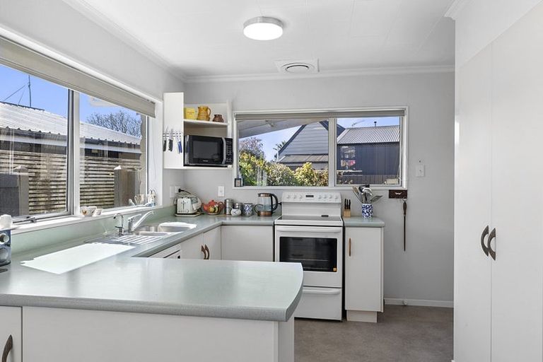 Photo of property in 13 John Guthrie Place, Merrilands, New Plymouth, 4312