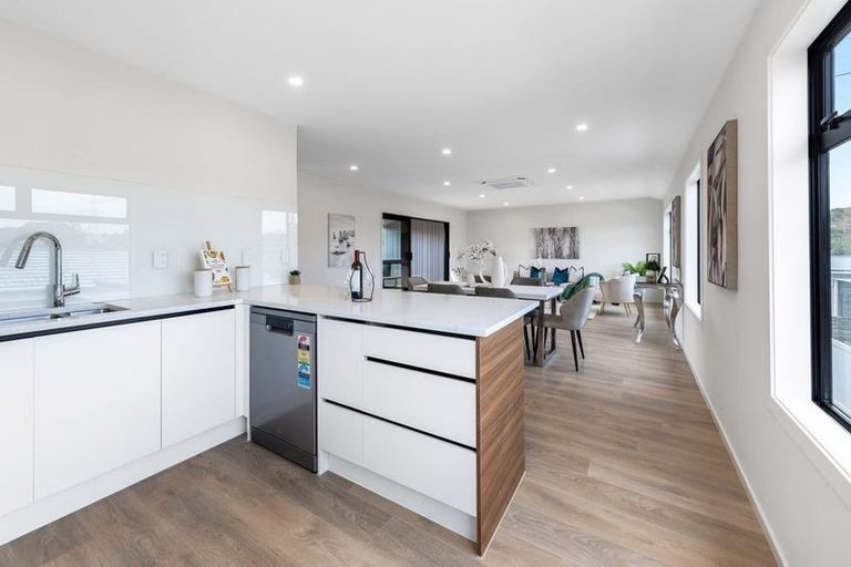 Photo of property in 70a Portage Road, New Lynn, Auckland, 0600