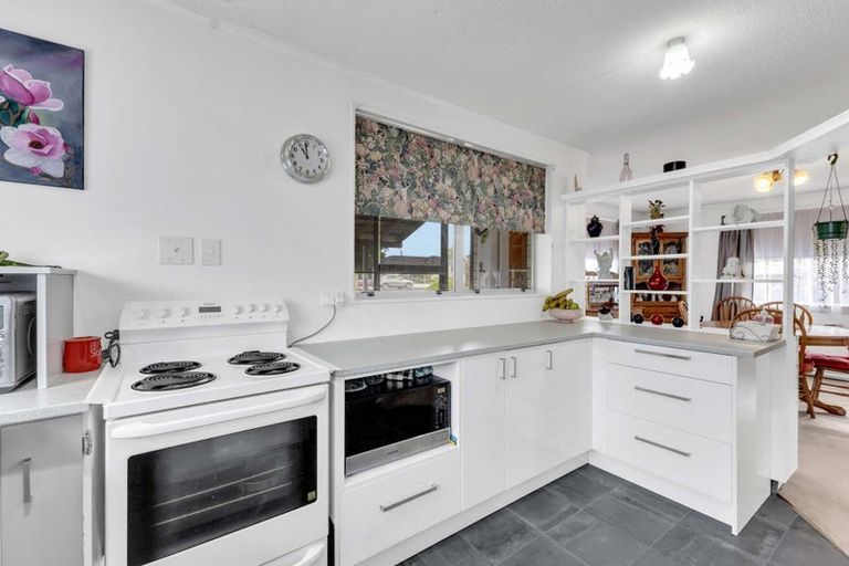 Photo of property in 84 Broadway, Stratford, 4332