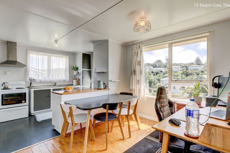 Photo of property in 11 Taupiri Crescent, Titahi Bay, Porirua, 5022