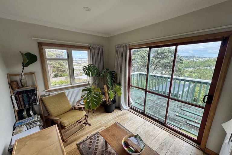 Photo of property in 111 Nevay Road, Miramar, Wellington, 6022