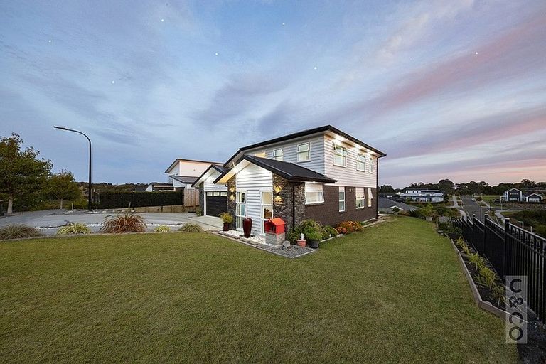 Photo of property in 2 Tauwaka Crescent, Riverhead, 0820