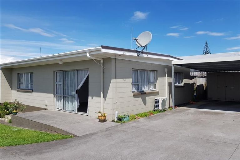 Photo of property in 2/20 Paritutu Road, Spotswood, New Plymouth, 4310