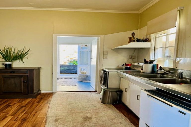 Photo of property in 70 Evans Bay Parade, Roseneath, Wellington, 6021