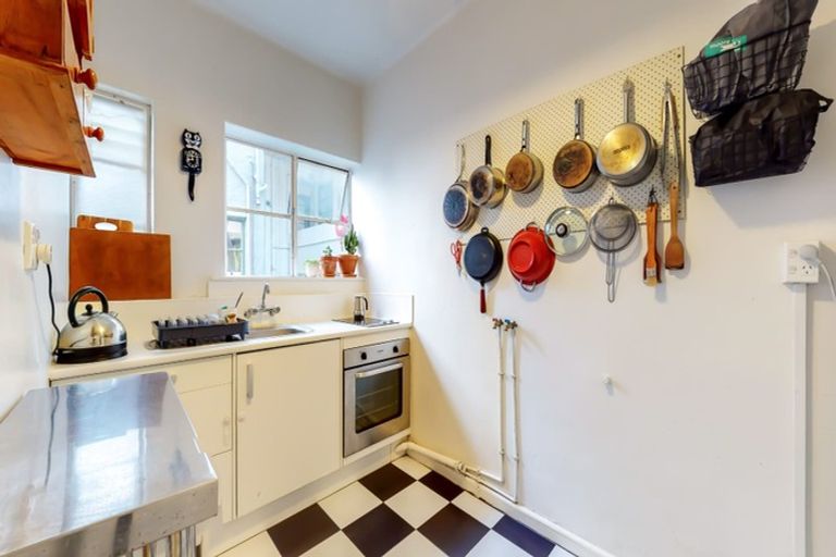 Photo of property in Hamilton Flats, 9u7 Hawker Street, Mount Victoria, Wellington, 6011