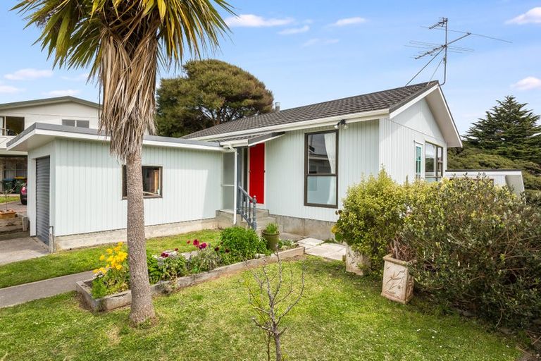 Photo of property in 24 The Sounding, Whitby, Porirua, 5024