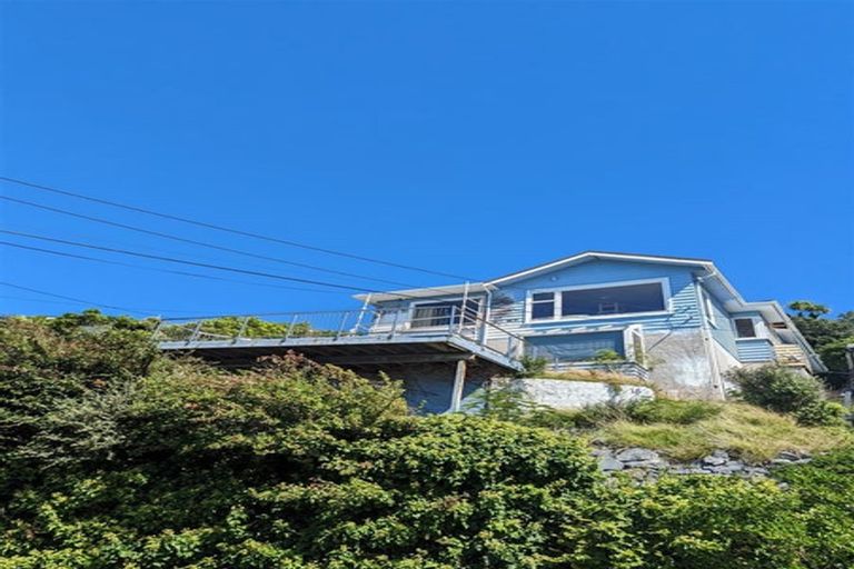 Photo of property in 18 Tai Paku Paku Road, Karaka Bays, Wellington, 6022