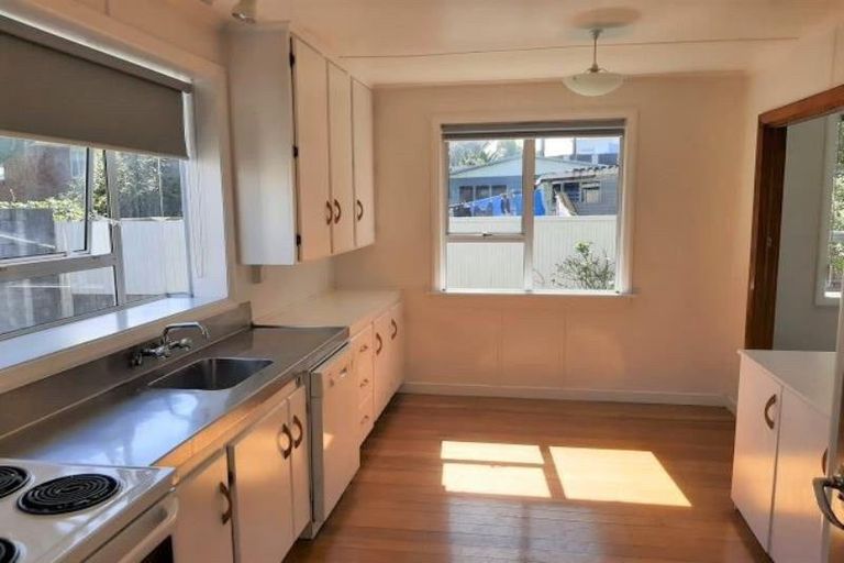 Photo of property in 98 Mangorei Road, Strandon, New Plymouth, 4312