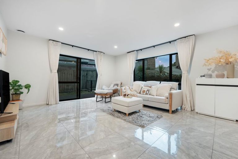 Photo of property in 2 Greville Road, Pinehill, Auckland, 0630