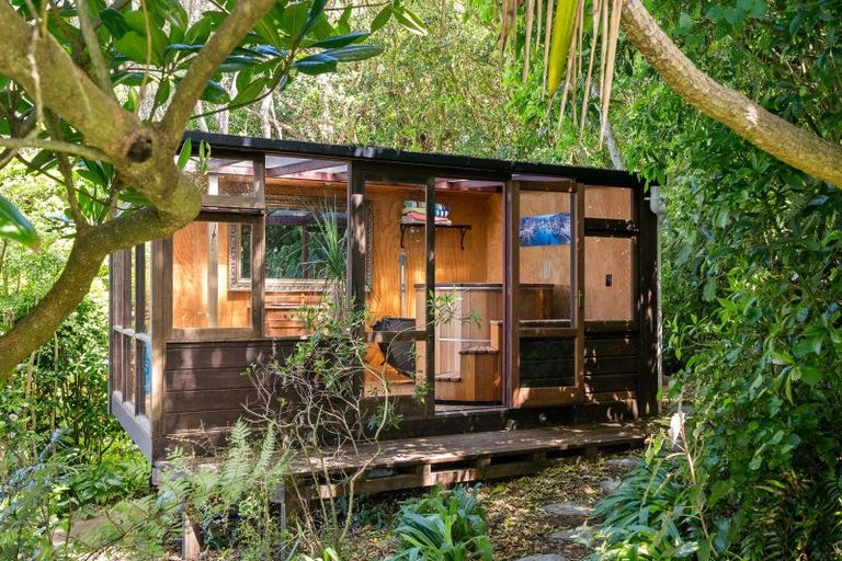 Photo of property in 7 Doris Gordon Crescent, Crofton Downs, Wellington, 6035