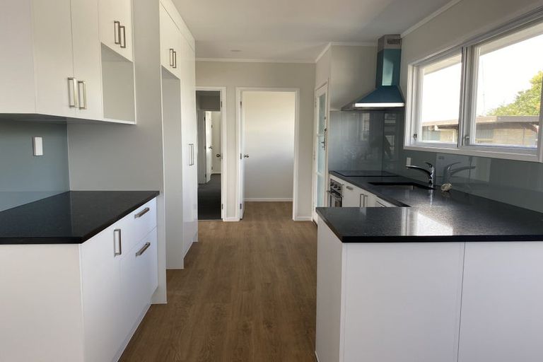 Photo of property in 12 Edwards Avenue, Henderson, Auckland, 0610