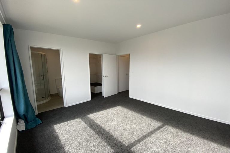 Photo of property in 62u4 Spenmoor Street, Newlands, Wellington, 6037