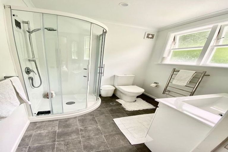 Photo of property in 30 Lyndhurst Road, Tawa, Wellington, 5028