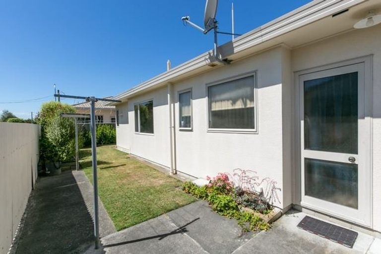 Photo of property in 2/38 Neeve Road, Taradale, Napier, 4112