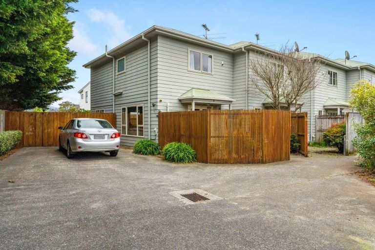 Photo of property in 8 Waldie Grove, Avalon, Lower Hutt, 5011