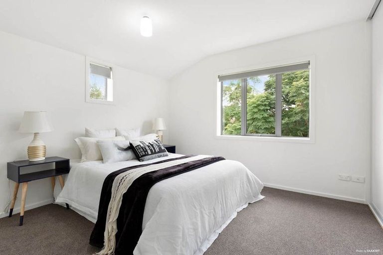 Photo of property in 1/6 John Jennings Drive, Oteha, Auckland, 0632