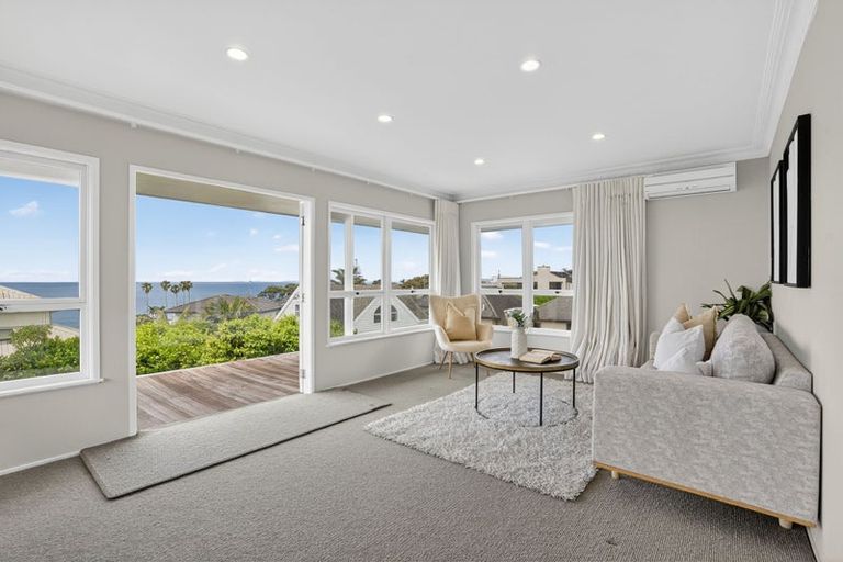 Photo of property in 2/33 Gulf View Road, Murrays Bay, Auckland, 0630