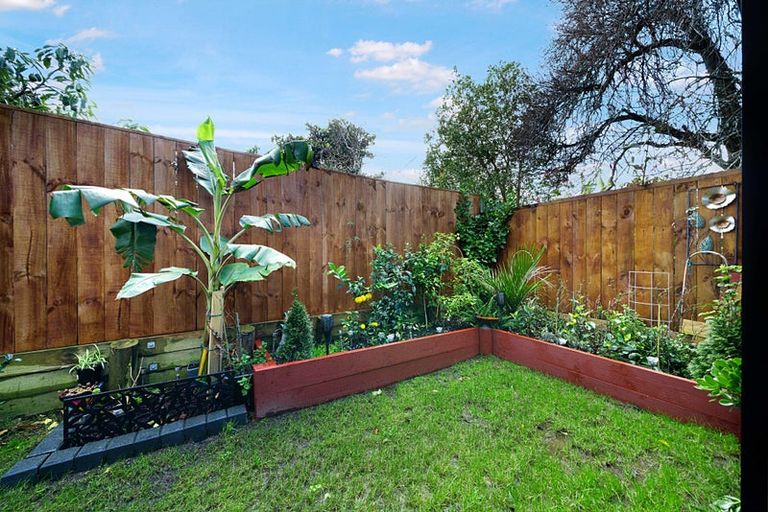 Photo of property in 10/47 Arawa Street, New Lynn, Auckland, 0600