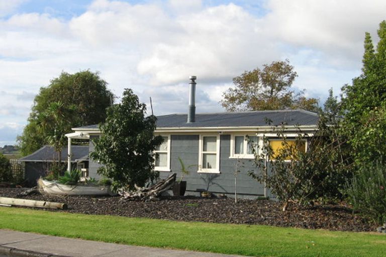 Photo of property in 7 Kelvin Crescent, Te Atatu Peninsula, Auckland, 0610