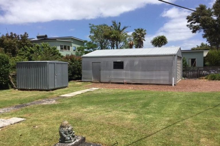 Photo of property in 64 Taikata Road, Te Atatu Peninsula, Auckland, 0610