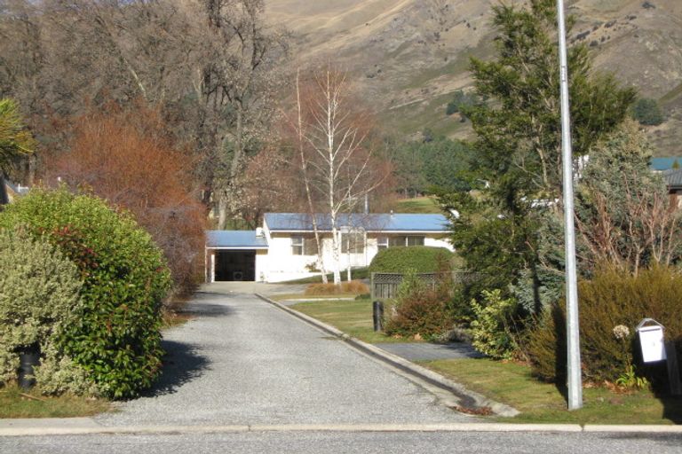 Photo of property in 6 Larch Place, Wanaka, 9305
