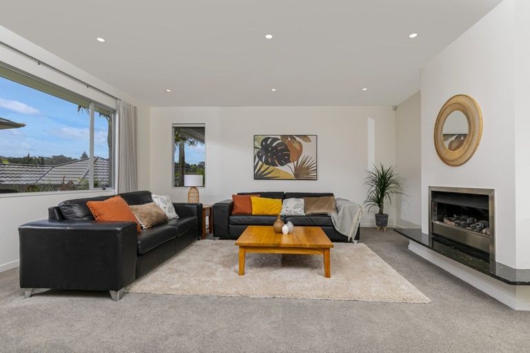 Photo of property in 23 George Deane Place, Greenhithe, Auckland, 0632